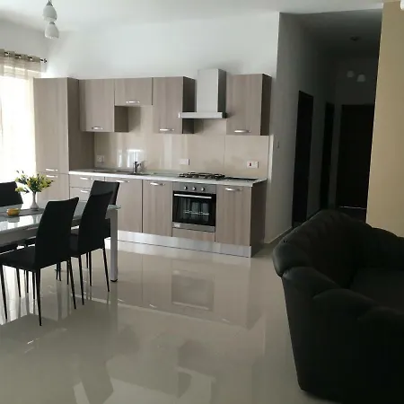 3 Bedroom Modern Spacious Big In Qawra San Pawl il-Baħar